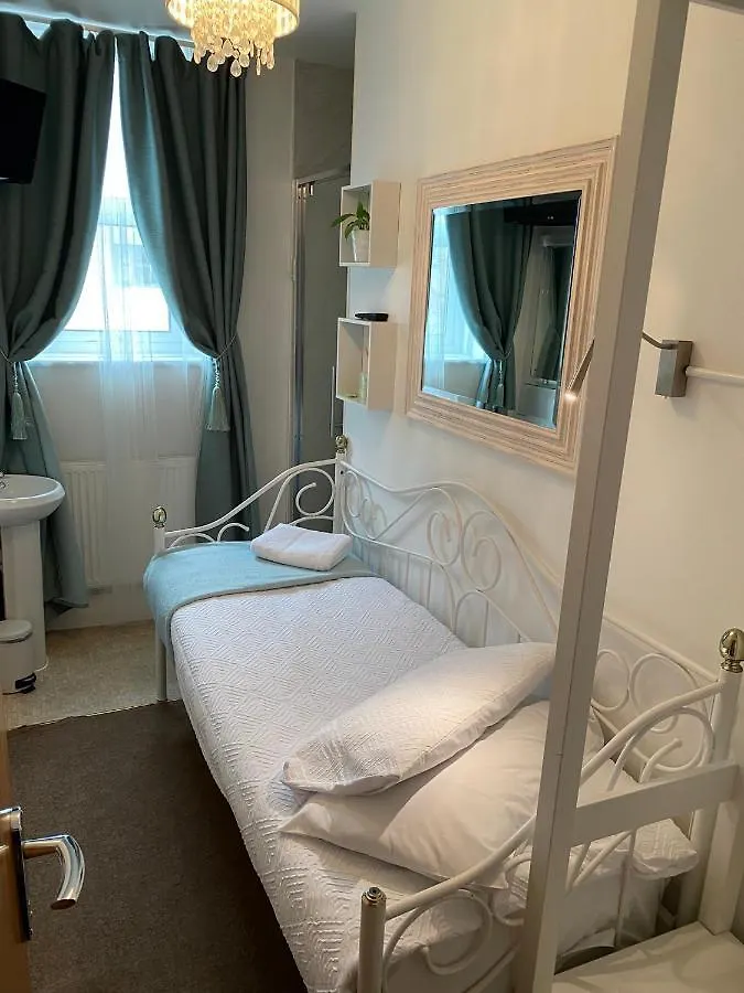 A & B Guest House Cambridge Ltd