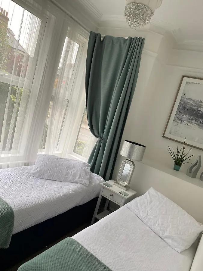 A & B Guest House Cambridge Ltd