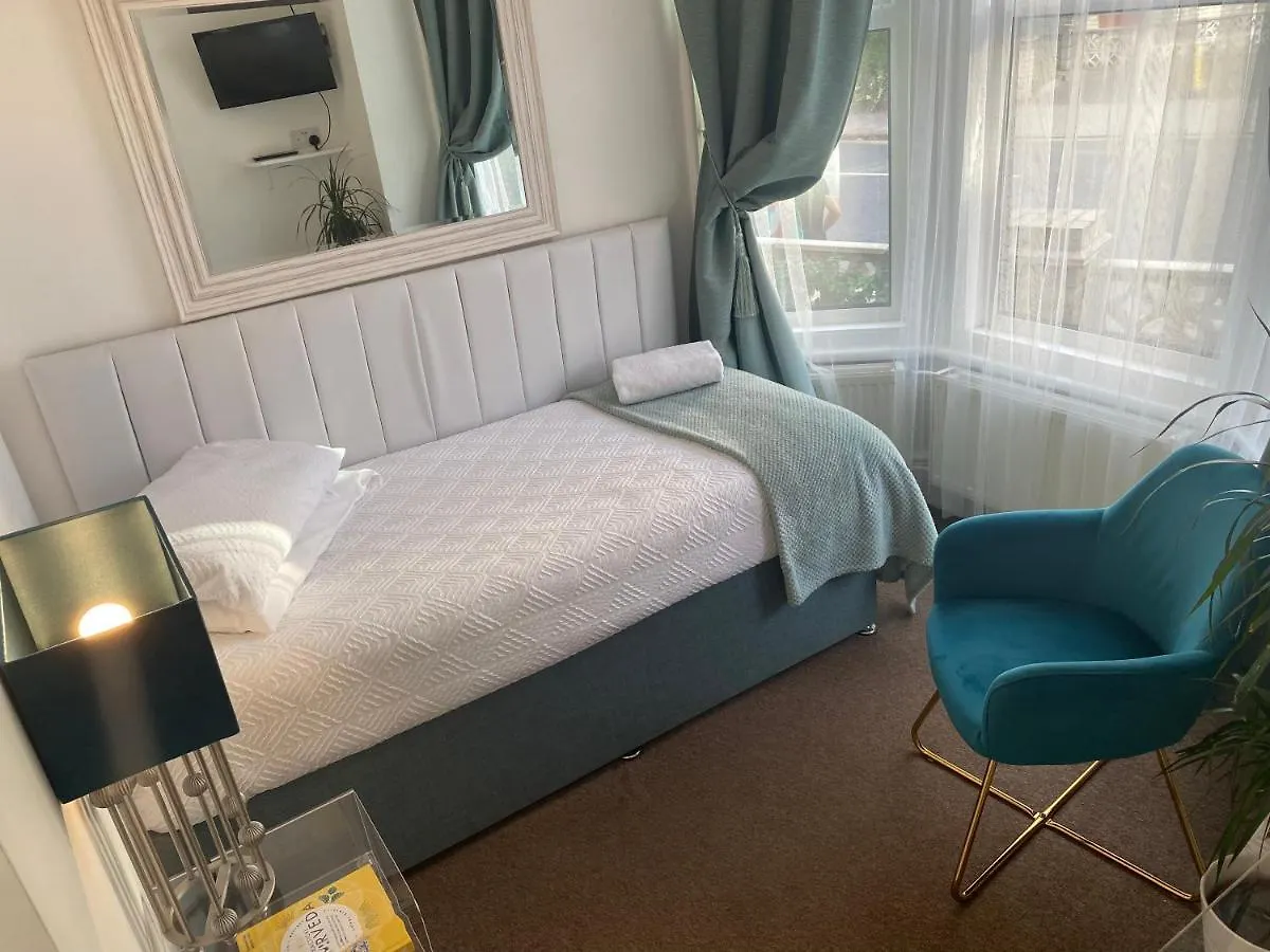 A & B Guest House Cambridge Ltd